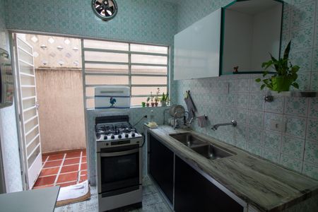 Casa à venda com 160m², 4 quartos e 2 vagas Casa à venda com 160m², 4 quartos e 2 vagasCozinha
