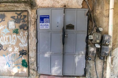 Casa à venda com 33m², 1 quarto e sem vaga Casa à venda com 33m², 1 quarto e sem vagaFachada e Placa