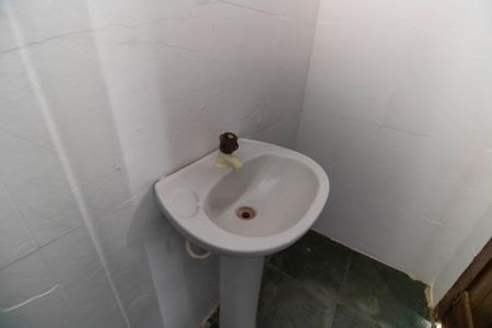 Casa à venda com 33m², 1 quarto e sem vaga Casa à venda com 33m², 1 quarto e sem vagaBanheiro