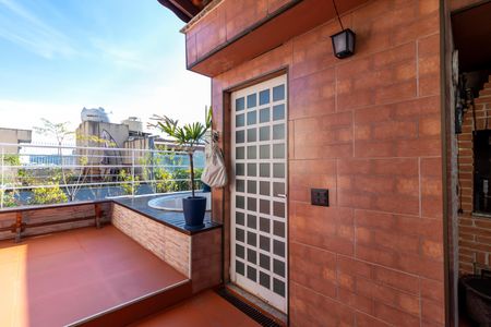 Casa de condomínio à venda com 190m², 3 quartos e 3 vagasCobertura