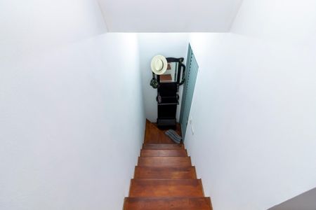 Casa de condomínio à venda com 190m², 3 quartos e 3 vagasEscada para a Garagem