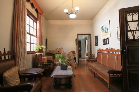 Casa para alugar com 300m², 3 quartos e 3 vagasSala