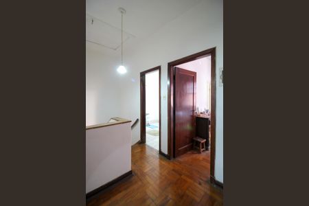 Casa à venda com 400m², 3 quartos e 5 vagasHall de distribuição dos dormitórios