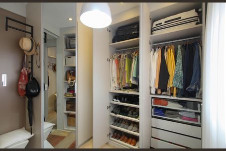 Apartamento à venda com 105m², 2 quartos e 2 vagas Apartamento à venda com 105m², 2 quartos e 2 vagasCloset