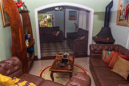 Casa à venda com 525m², 4 quartos e 6 vagasSala