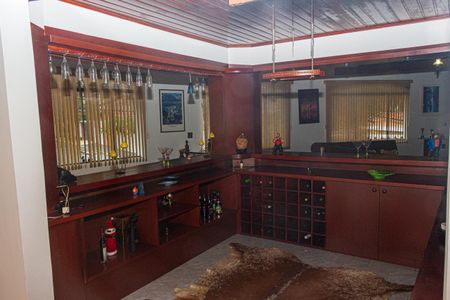Casa à venda com 525m², 4 quartos e 6 vagasBar