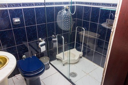 Casa à venda com 525m², 4 quartos e 6 vagasBanheiro da Suíte 2