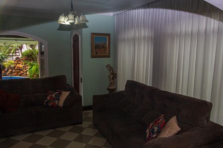 Casa à venda com 525m², 4 quartos e 6 vagasSala de TV