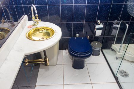 Casa à venda com 525m², 4 quartos e 6 vagasBanheiro da Suíte 2