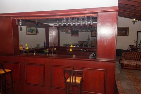 Casa à venda com 525m², 4 quartos e 6 vagasBar