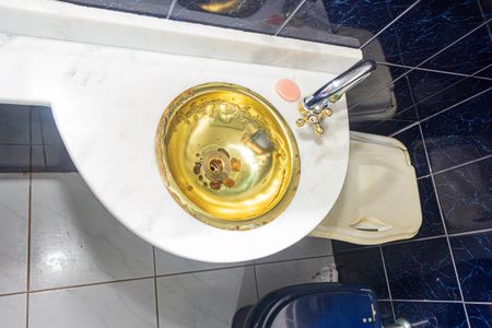 Casa à venda com 525m², 4 quartos e 6 vagasBanheiro da Suíte 2