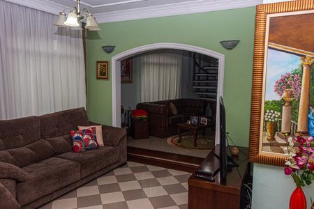 Casa à venda com 525m², 4 quartos e 6 vagasSala de TV