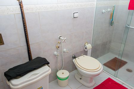 Casa à venda com 525m², 4 quartos e 6 vagasBanheiro da Suíte 1