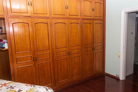 Casa à venda com 525m², 4 quartos e 6 vagasQuarto 1