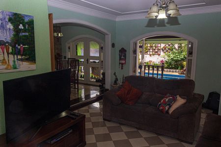 Casa à venda com 525m², 4 quartos e 6 vagasSala de TV