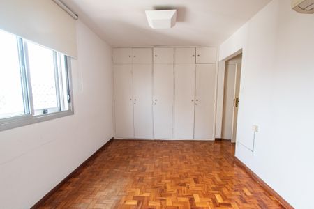 Apartamento à venda com 120m², 3 quartos e 2 vagas Apartamento à venda com 120m², 3 quartos e 2 vagasSuíte