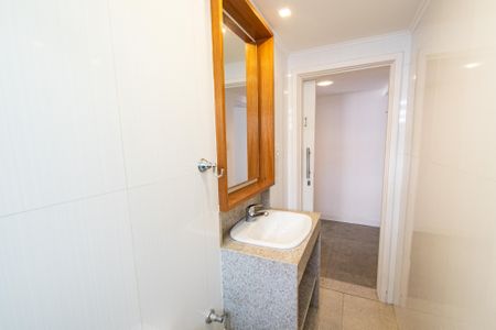 Apartamento à venda com 120m², 3 quartos e 2 vagas Apartamento à venda com 120m², 3 quartos e 2 vagasBanheiro