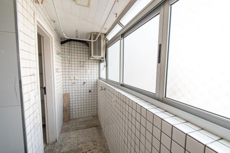 Apartamento à venda com 120m², 3 quartos e 2 vagas Apartamento à venda com 120m², 3 quartos e 2 vagasÁrea de serviço