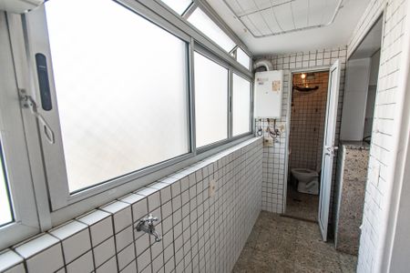 Apartamento à venda com 120m², 3 quartos e 2 vagas Apartamento à venda com 120m², 3 quartos e 2 vagasÁrea de serviço