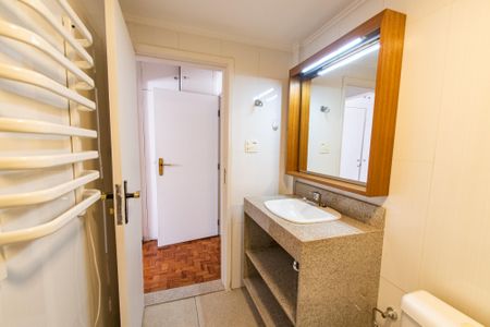 Apartamento à venda com 120m², 3 quartos e 2 vagas Apartamento à venda com 120m², 3 quartos e 2 vagasBanheiro da suíte