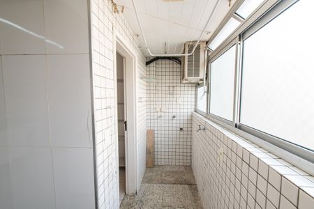 Apartamento à venda com 120m², 3 quartos e 2 vagas Apartamento à venda com 120m², 3 quartos e 2 vagasÁrea de serviço