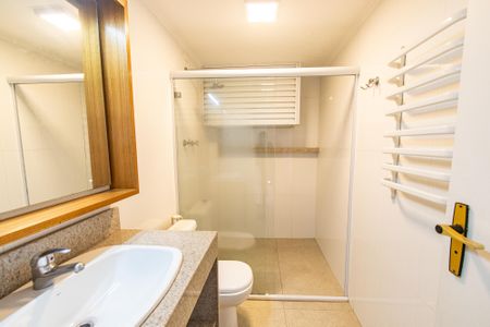 Apartamento à venda com 120m², 3 quartos e 2 vagas Apartamento à venda com 120m², 3 quartos e 2 vagasBanheiro da suíte