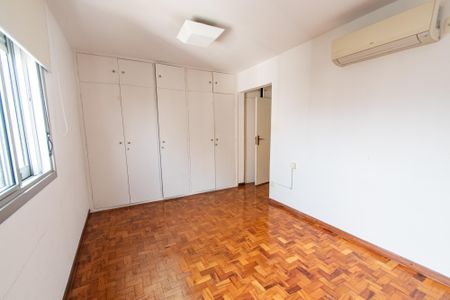 Apartamento à venda com 120m², 3 quartos e 2 vagas Apartamento à venda com 120m², 3 quartos e 2 vagasSuíte