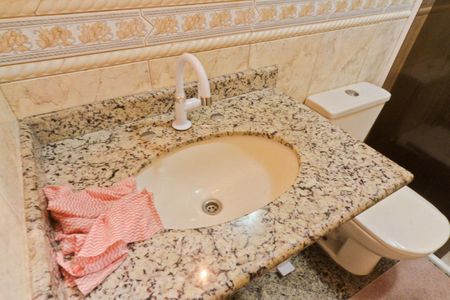 Casa à venda com 193m², 3 quartos e 4 vagas Casa à venda com 193m², 3 quartos e 4 vagasBanheiro