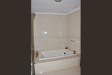 Casa à venda com 320m², 3 quartos e 4 vagasDetalhe - Suíte 1