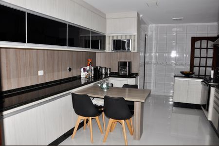 Casa à venda com 320m², 3 quartos e 4 vagasDetalhe - Cozinha