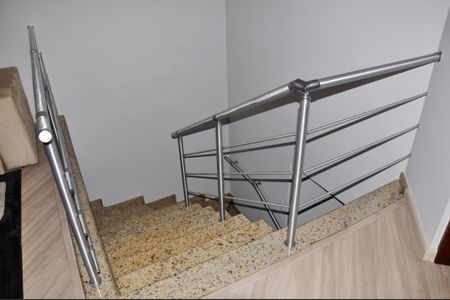 Casa à venda com 320m², 3 quartos e 4 vagasDetalhe - Escada Quartos