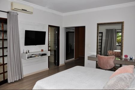 Casa à venda com 320m², 3 quartos e 4 vagasDetalhe - Quarto 01 com Suíte, Closet e Varanda