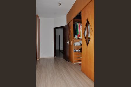 Casa à venda com 320m², 3 quartos e 4 vagasDetalhe - Closet da Suíte 1
