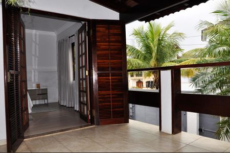 Casa à venda com 320m², 3 quartos e 4 vagasDetalhe - Varanda da Suíte 1