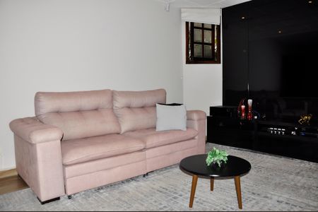 Casa à venda com 320m², 3 quartos e 4 vagasDetalhe - Sala de TV