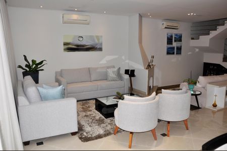 Casa à venda com 320m², 3 quartos e 4 vagasDetalhe - Sala