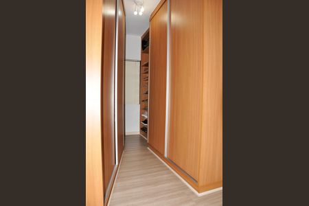 Casa à venda com 320m², 3 quartos e 4 vagasDetalhe - Closet da Suíte 1