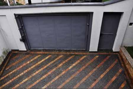 Casa à venda com 320m², 3 quartos e 4 vagasDetalhe - Vista do Quarto 01 com Suíte, Closet e Varanda