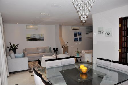 Casa à venda com 320m², 3 quartos e 4 vagasDetalhe - Sala de Jantar