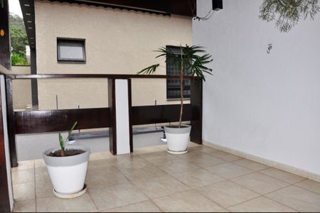 Casa à venda com 320m², 3 quartos e 4 vagasDetalhe - Varanda da Suíte 1