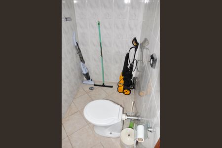 Casa à venda com 320m², 3 quartos e 4 vagasDetalhe - Banheiro da Lavanderia