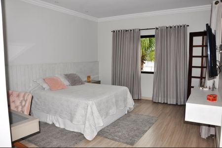 Casa à venda com 320m², 3 quartos e 4 vagasDetalhe - Quarto 01 com Suíte, Closet e Varanda
