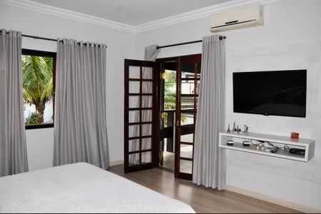 Casa à venda com 320m², 3 quartos e 4 vagasDetalhe - Quarto 01 com Suíte, Closet e Varanda