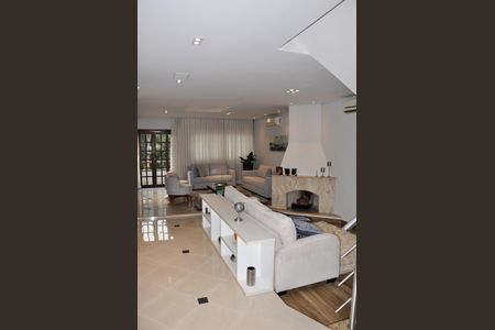 Casa à venda com 320m², 3 quartos e 4 vagasDetalhe - Sala