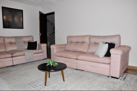 Casa à venda com 320m², 3 quartos e 4 vagasDetalhe - Sala de TV