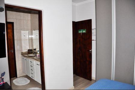 Casa à venda com 320m², 3 quartos e 4 vagasDetalhe - Quarto 03 com Suíte Americana
