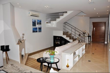 Casa à venda com 320m², 3 quartos e 4 vagasDetalhe - Sala