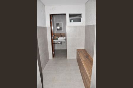 Casa à venda com 320m², 3 quartos e 4 vagasDetalhe - Banheiro da Piscina, Churrasqueira e Salão