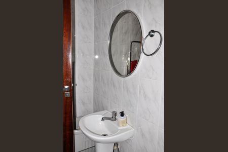 Casa à venda com 320m², 3 quartos e 4 vagasDetalhe - Banheiro da Lavanderia