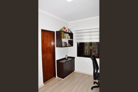 Casa à venda com 320m², 3 quartos e 4 vagasDetalhe - Quarto 04 com Suíte Americana